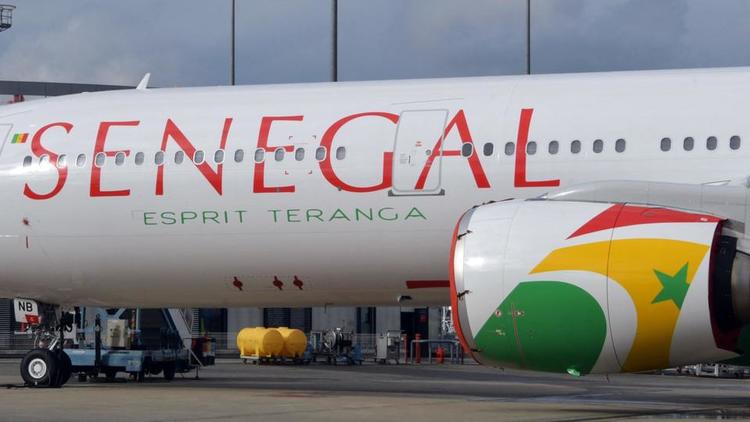 Avion dérouté et bus en feu : le voyage tourne au cauchemar pour les passagers d'un vol entre Dakar et Lyon