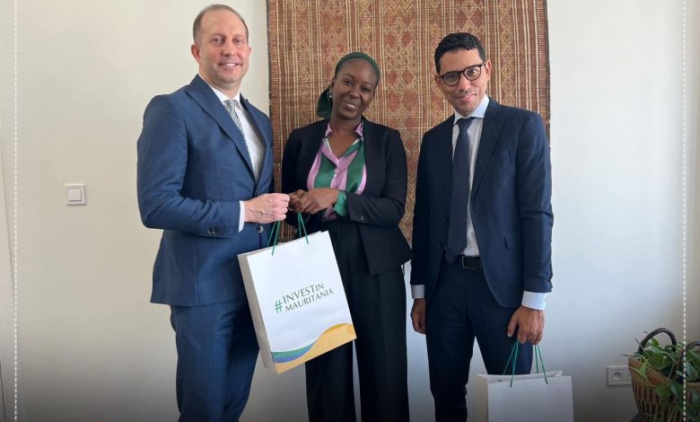 La DG de l’APIM, Aissata Lam, échange avec des responsables de Kosmos Energy