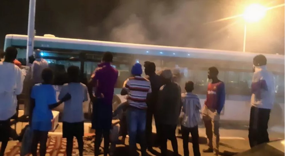 Mouvement de panique dans un bus de transport public 