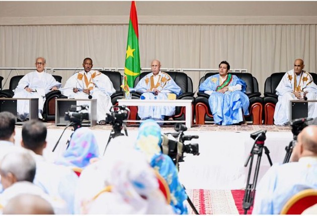 Le Président de la République préside une réunion avec les cadres et notables de la moughataa d’Akjoujt