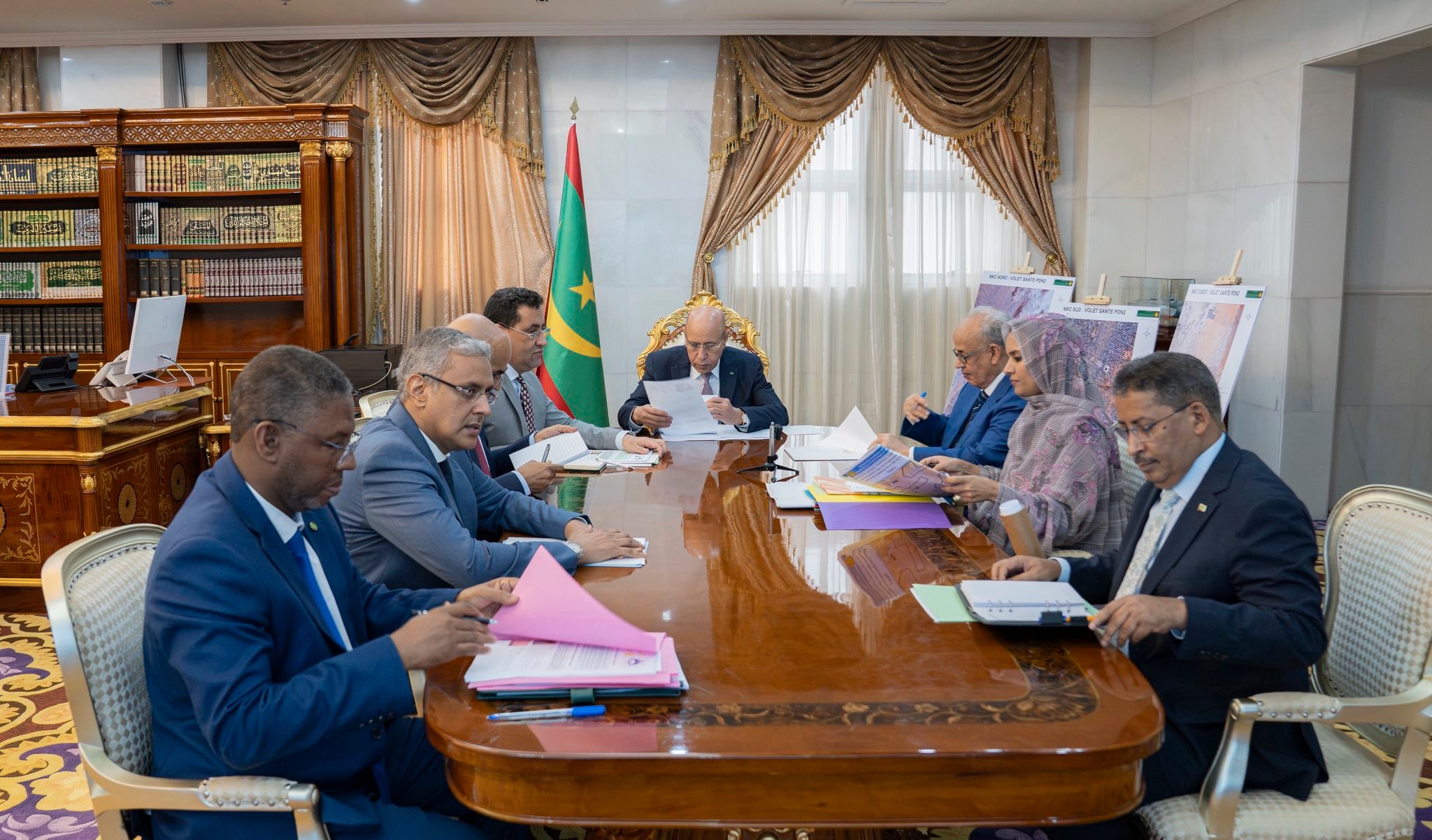 Le Président de la République préside une réunion du comité ministériel chargé de préparer la deuxième phase du programme de développement de Nouakchott