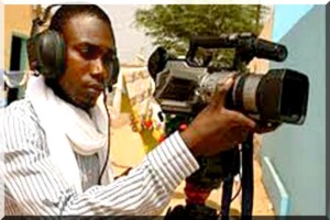 Cycle de projections Docs Afrique[s] sur la péniche Anako avec Retour sans cimetière réalisé par Djibril Diaw 