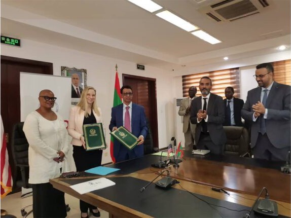 Le ministre de l’Économie signe un amendement à l’accord d’assistance RIM – USA