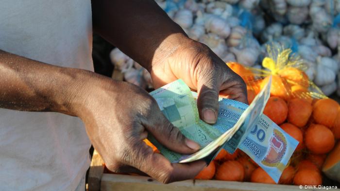 Mauritanie : l’Ouguiya poursuit sa chute face au dollar