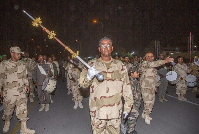 L’état-major général des armées organise une marche aux flambeaux à l’occasion de la fête de l’indépendance nationale