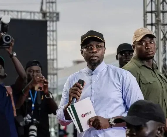 Sénégal : le premier ministre s’en prend à l’opposition et promet de poursuivre l’ancien président Macky Sall pour détournement et haute trahison 