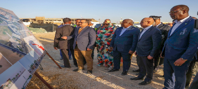  Le Président de la République visite le chantier de construction d’un complexe commercial dans la capitale