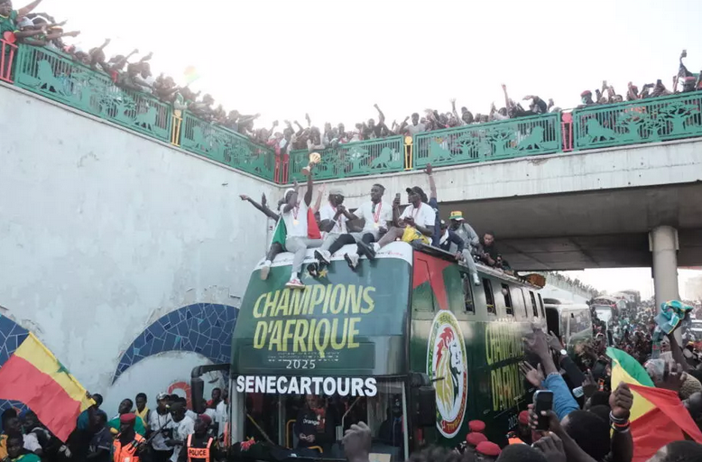 CAN 2025 : les Lions de la Teranga fêtés par des dizaines de milliers de Sénégalais