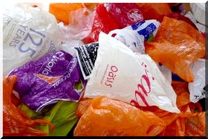 L'Epicerie bana bleu fermée par la brigade chargée de la lutte contre l'usage des emballages en plastiques