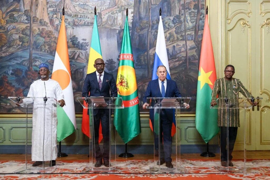 Le Mali, le Niger et le Burkina Faso rappellent leurs ambassadeurs en Algérie après un incident avec un drone